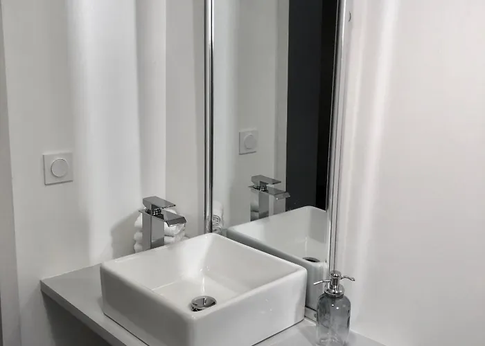 Βίλα Piscine Chauffee & Jardin - Centre 5 Min - 10 Min - Menage